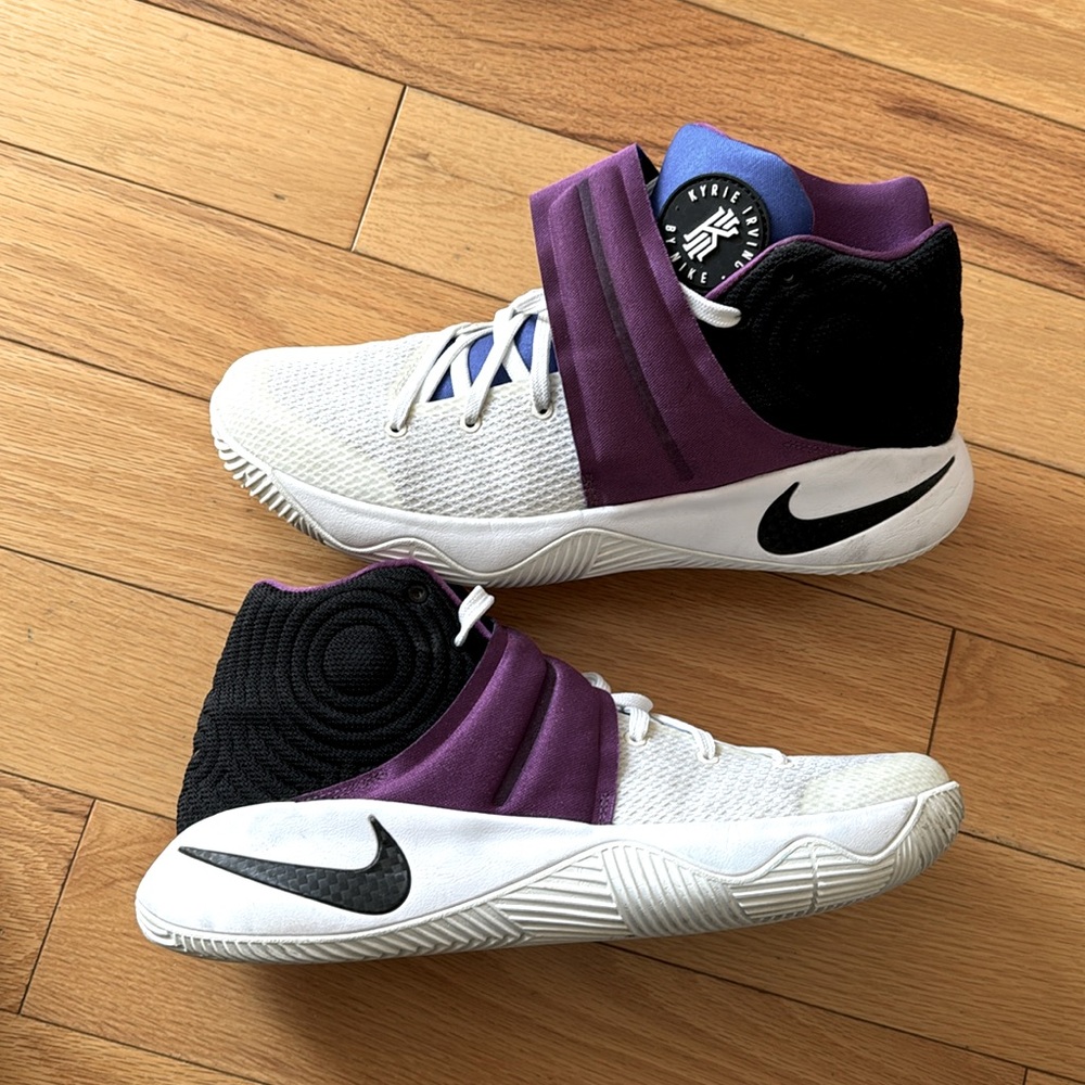 Nike - Kyrie Irving Basketball shoes - Size 9.5, gently used (see pictures)
